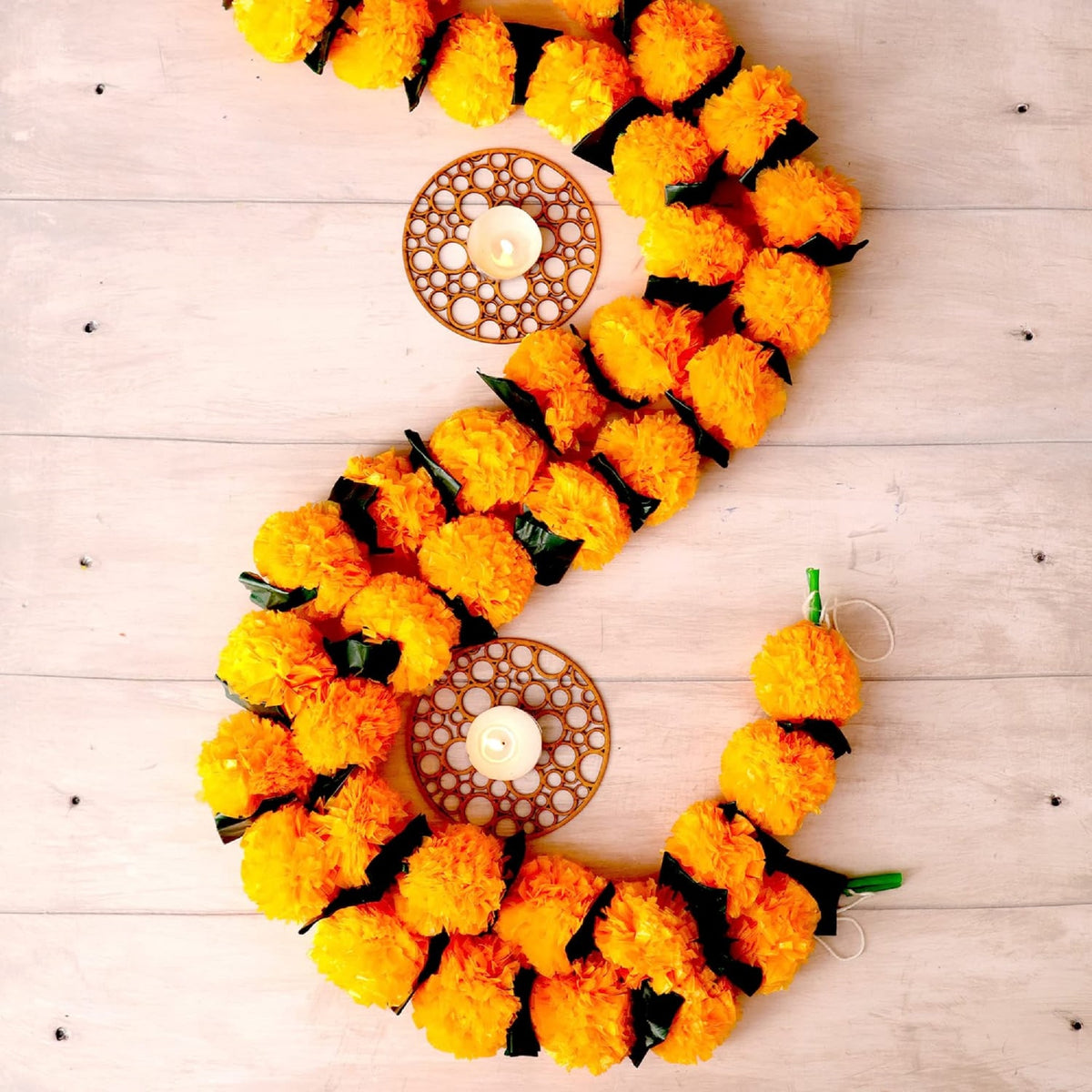 Indian Set of 5 Marigold Garlands with Leaves for Diwali, Chrismas,  Dia de los muertos Altar, Pooja